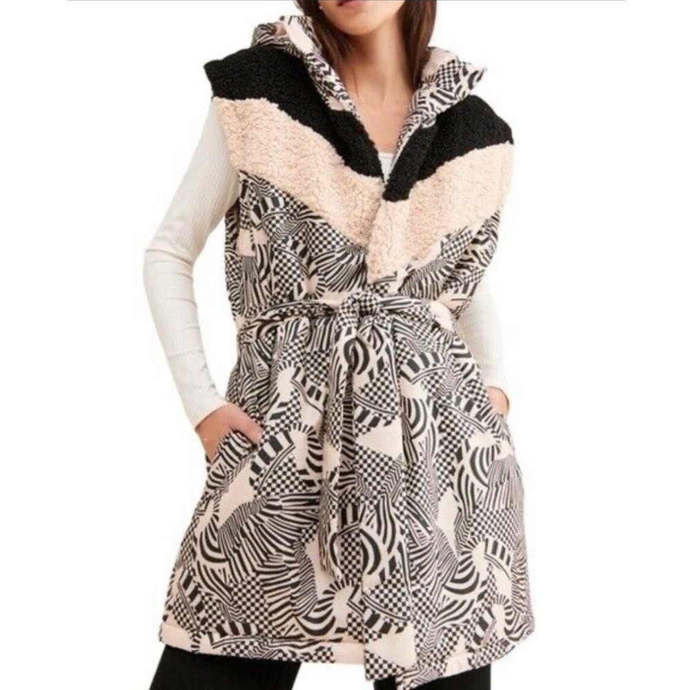 FARM Rio Black and Cream Patterned Sherpa-Trim Vest